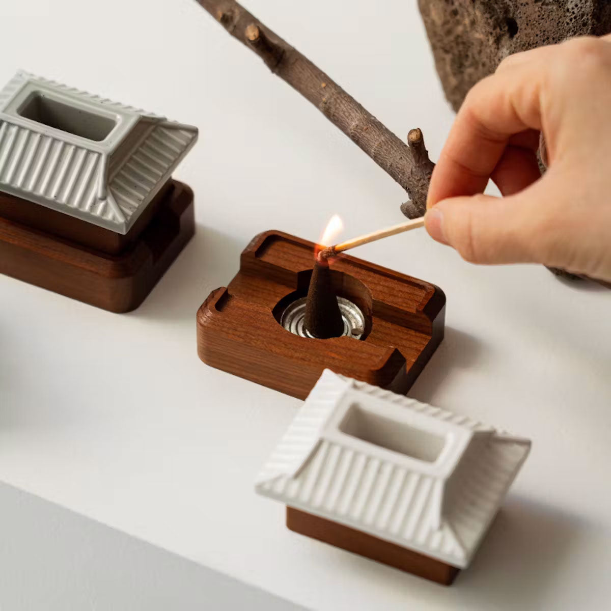 Yeonwa Incense Holder — Breath of the Chimney